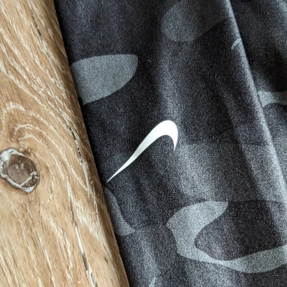 Nike Dry Fit Black Camo Leggings Women's Size Medium Active Gym - Picture 4 of 9